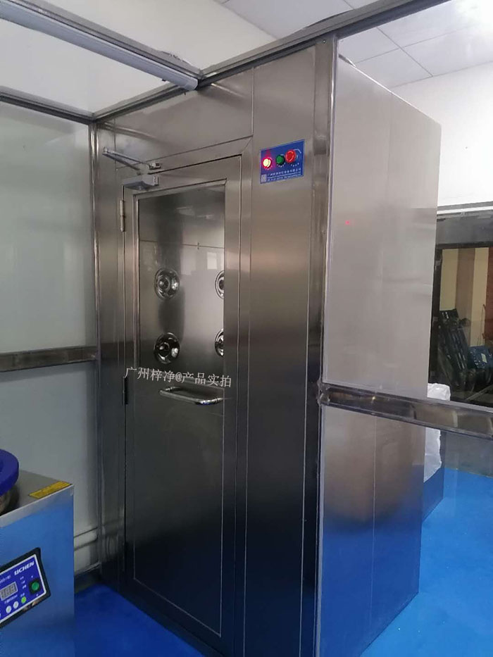 風(fēng)淋室控制器使用壽命的延長需要從多個(gè)方面進(jìn)行綜合考慮