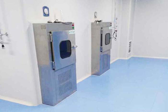 開啟傳遞窗：按照實驗室規(guī)定的方式開啟傳遞窗，通常為從外向內或從內向外開啟。